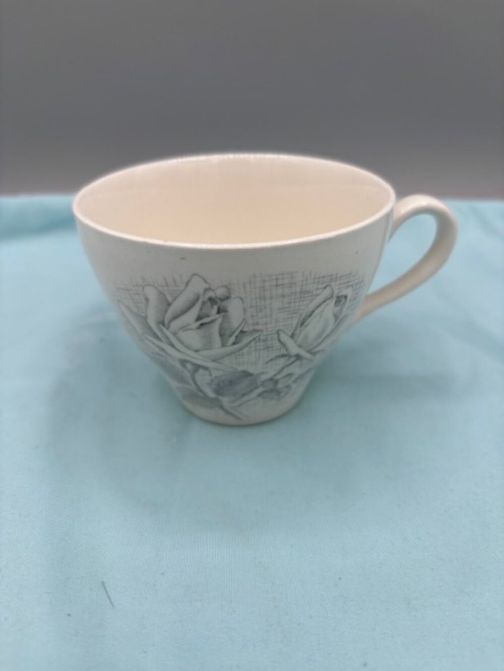 J & G Meakin Vintage TeaCup w/Gray & White Roses Made in England..